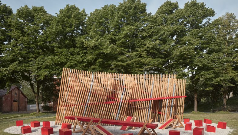 OFF FENCE: an installation at the 17th Venice Biennale
