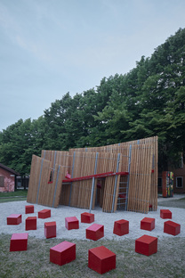 OFF FENCE: an installation at the 17th Venice Biennale
