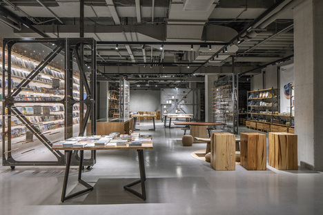 LUO Studio creates Mumokuteki Concept Bookstore in Beijing
