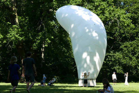 FRIEND, an inflatable sculpture by Simon Hjermind Jensen
