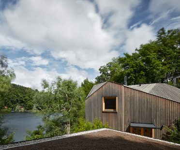 Prodesi/Domesi designs small cottage inspired by a ship cabin
