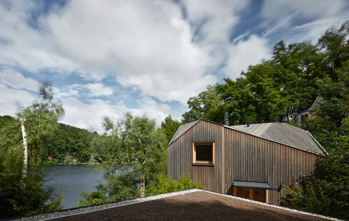 Prodesi/Domesi designs small cottage inspired by a ship cabin
