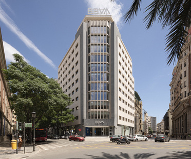 Miriam Castells Studio renovates the headquarters of BBVA bank in Valencia

