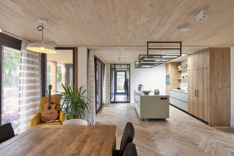 A wooden house by derksen|windt architecten
