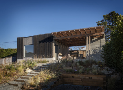 Heliotrope Architects designs Leitz Studio, a DADU in Seattle
