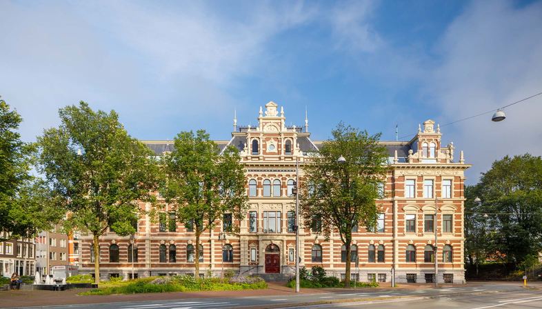 Droogbak building in Amsterdam, a perfect fusion of past and present
