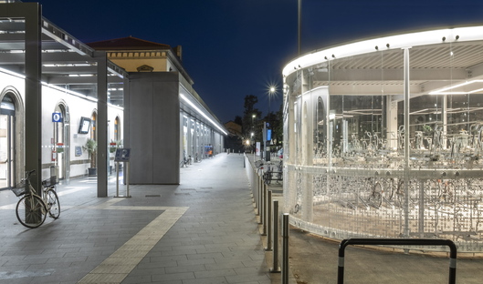 Studio Capitanio Architetti designs glowing bicycle station in Bergamo
