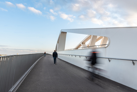 A bridge as a boulevard in Belgium, an award-winning project by the ZJA studio
