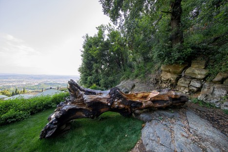 Luca Gnizio‘s Forsoultree sculpture for reconnecting with nature 