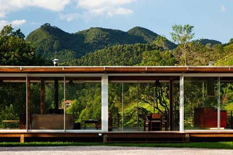 A house as a window onto nature. Nitsche Arquitetos Associados
