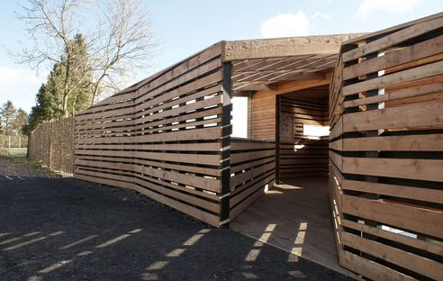 Bird-watching in Scotland. Award-winning project by Icosis Architects.
