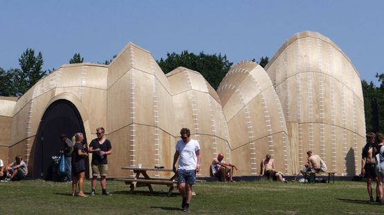 Architecture and performance. The Velvet State by SJHworks for the Roskilde festival.
