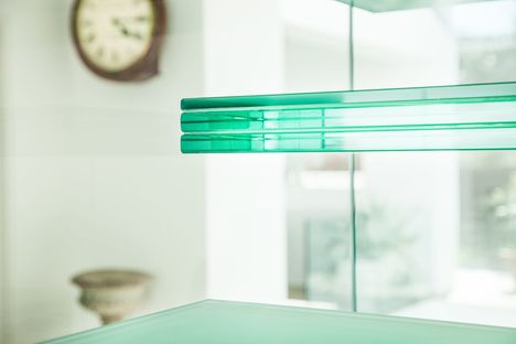 Uniting distant eras. The Glass House by AR Design Studio
