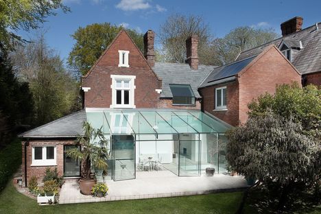 Uniting distant eras. The Glass House by AR Design Studio
