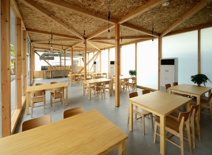A space for everyone: Cafeteria in Ushimado by Niji Architects
