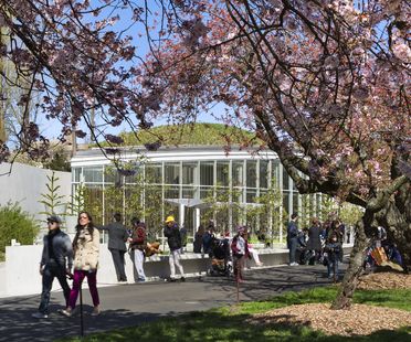 The Brooklyn Botanic Garden Visitors Center. AIA Institute Honor Awards for Architecture 2014.
