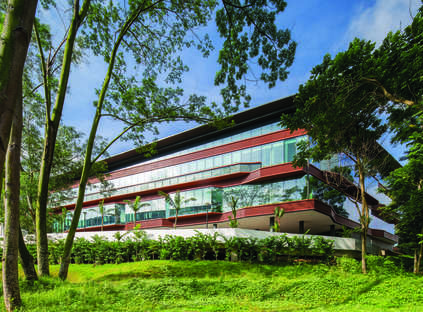 Four Acres Singapore – a leadership development centre with BCA Green Mark Platinum certification. 