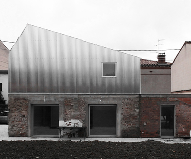 Refurbishment with contrast. House M03 by the BAST studio, Toulouse.
