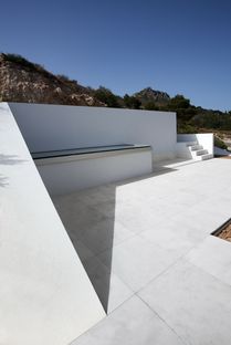 House with sea views by Fran Silvestre Architects.
