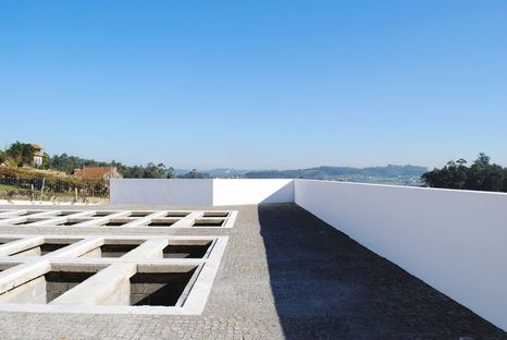 Extension of a cemetery by Raulino Silva Arquitecto
