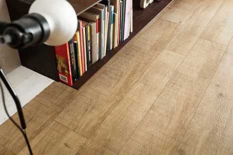 Wood effect floor tiles for imagining new interiors 