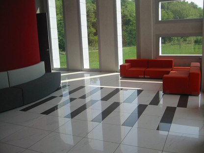 Improving commercial spaces with raised floors 
