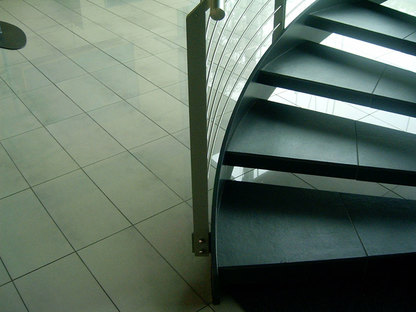 Improving commercial spaces with raised floors 

