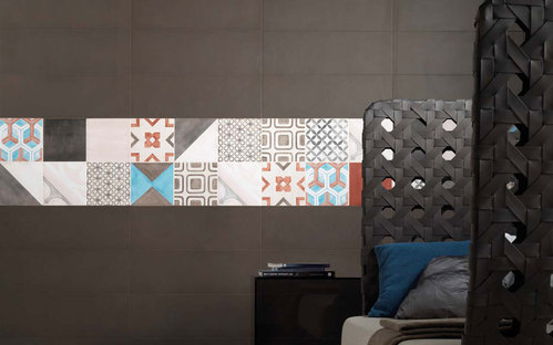 Communicating interiors with decorated ceramic stoneware tiles
