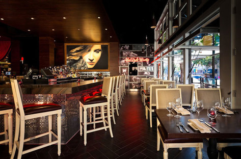 Porcelain stoneware surfaces in bars and restaurants
