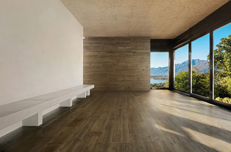 New spaces in the home featuring Ariostea’s wood-effect porcelain 
