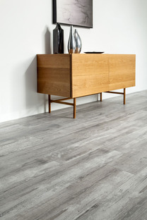 New spaces in the home featuring Ariostea’s wood-effect porcelain 
