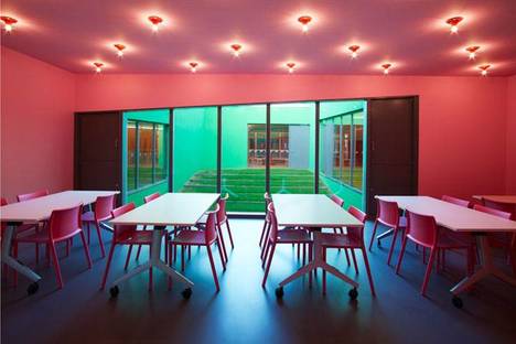 Floor and wall coverings in educational spaces
