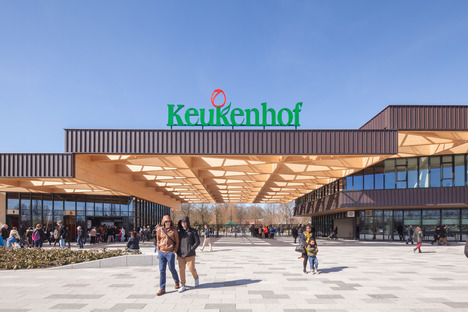 
	A wooden frame for the new Keukenhof Garden gatehouse - Mecanoo Architecten

