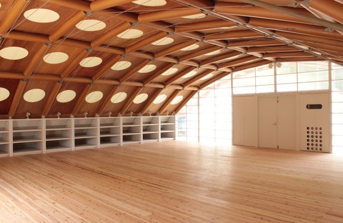 Studio with paper tube shell in Kyoto and Paris – Shigeru Ban

