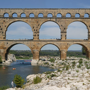 The Pont du Gard’s little brother: a cardboard tube bridge by Shigeru Ban


