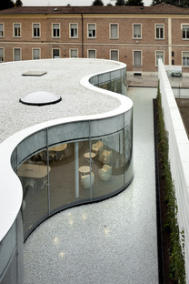Hot curved double-glazing for Maranello Library designed by Andrea Maffei Associati

