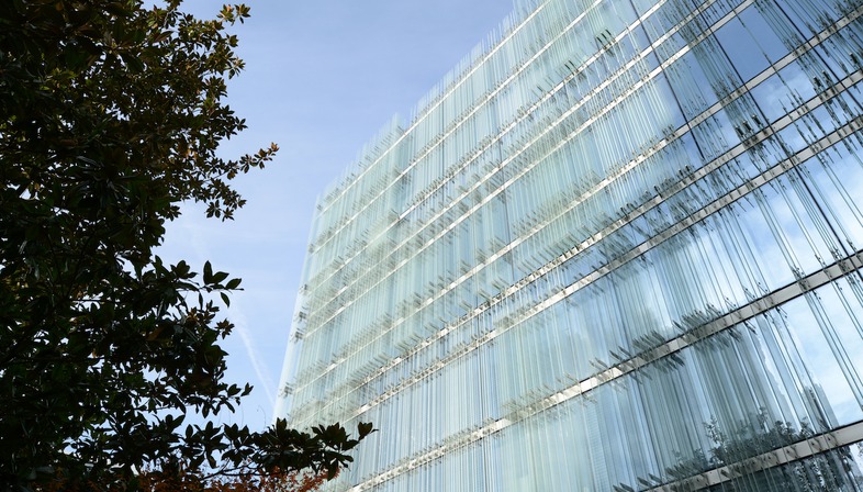 Etched glass in the Société Privée de Gérance HQ by Studio Vaccarini

