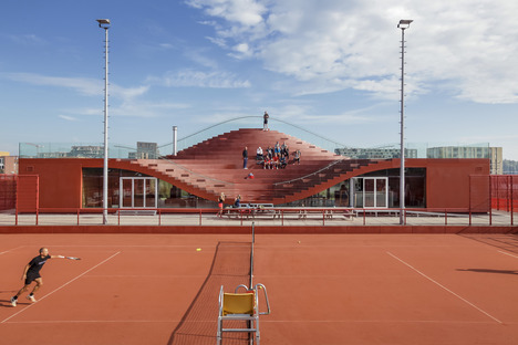 Tennis club house hot-coated with polimero EPDM
