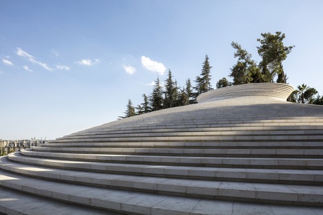 Mount Herzl Memorial Hall, an aluminium brick building by Kimmel Eshkolot Architects 
