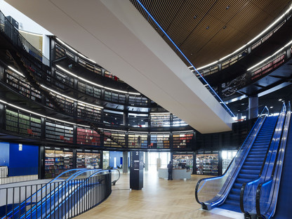 Steel circles on the façade of Mecanoo’s Birmingham Library


