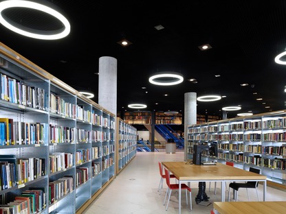 Steel circles on the façade of Mecanoo’s Birmingham Library


