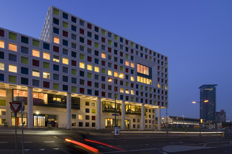 A façade made with coloured, prefabricated panels for the ROC, by LIAG Architects
