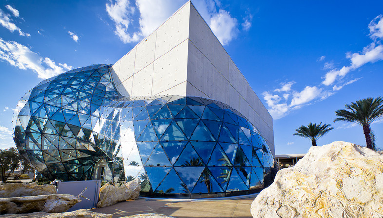 Concrete and a steel and glass bubble for the Dalí Museum of St. Petersburg, Florida, by HOK