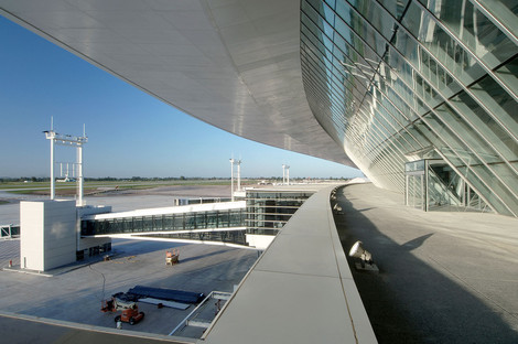 The roofing of Viñoly's Carrasco International Airport in Montevideo
