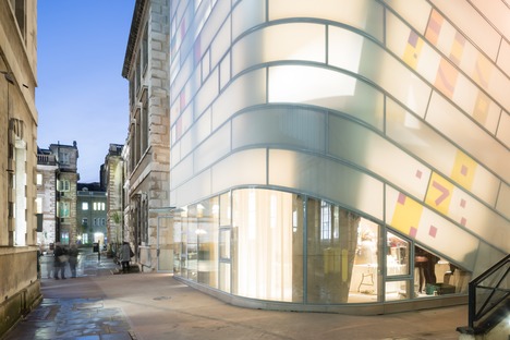 Steven Holl’s Maggie’s Centre Barts is made of concrete, glass and bamboo
