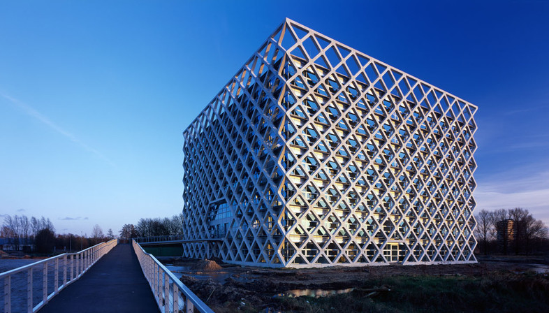 Exoskeleton prefabricated for Wageningen University and Research Centre by Rafael Viñoly
