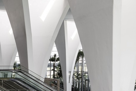 High-speed railway station with hollow pillars in Changhua by Kris Yao | ARTECH