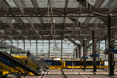 Glass, aluminium, concrete and wood in Rotterdam’s Centraal Station 
