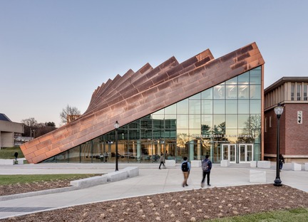 Copper-coated steel girders for BIG’s Isenberg School of Management 
