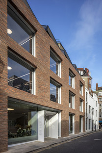A gambrel roof for Seilern Architects’ Ansdell offices
